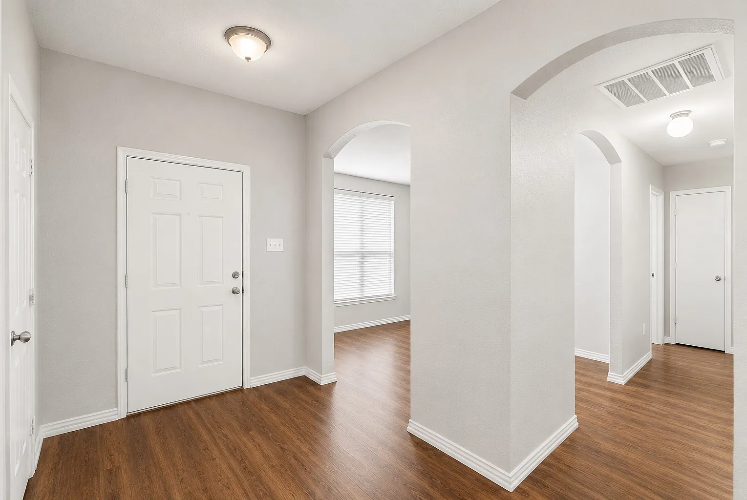 3 bed, 1653 sqft, $2,550 — Photo 2