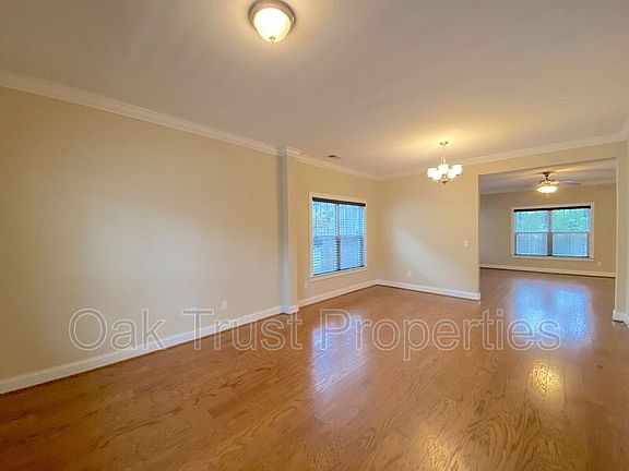 3rd image of 310 Comiskey Park Cir
