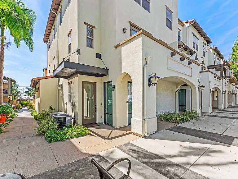 503 S Brea Blvd #18 — Photo 3