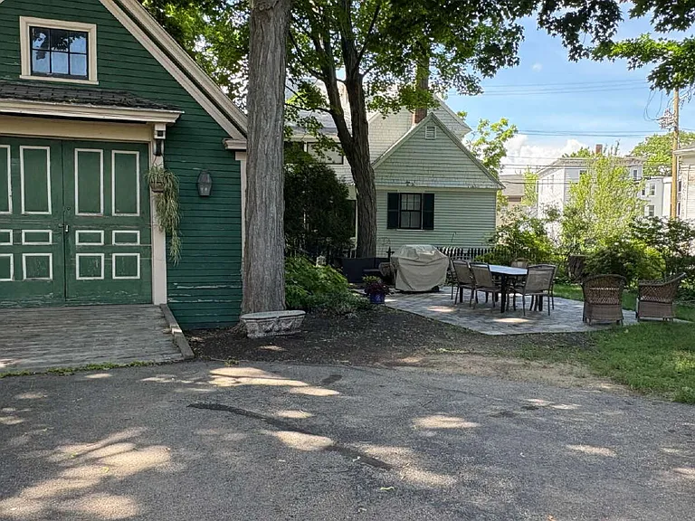 342 Main St — Photo 3