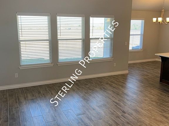 4th image of 709 Blue Fish Ct