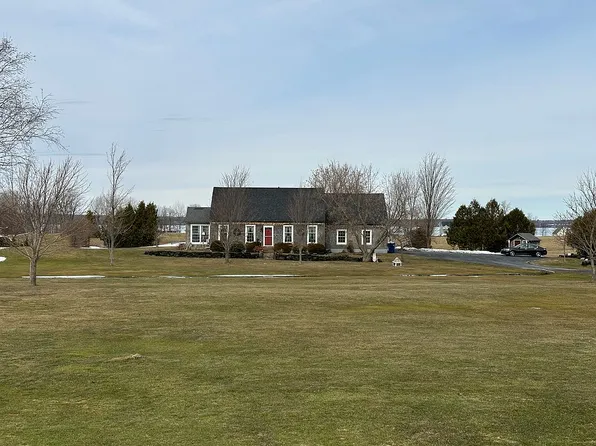 61 Campbell Bay Rd, Swanton, VT 05488
