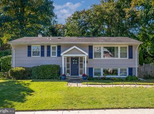 1107 Hillcrest Dr SW, Vienna, VA 22180