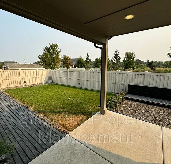 511 Diamond Lake St — Photo 12