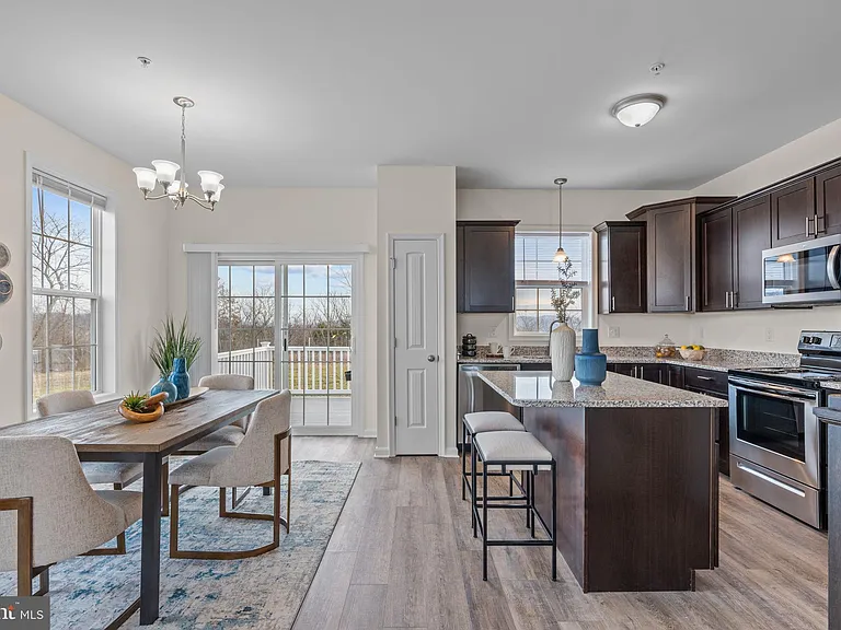 2027 Terrace View Ln — Photo 6