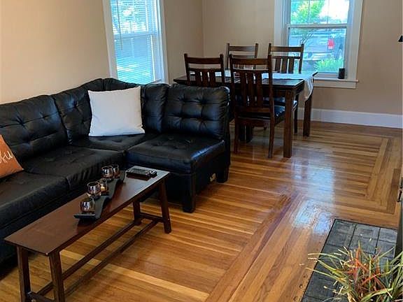 4th image of 111 Blackamore Ave