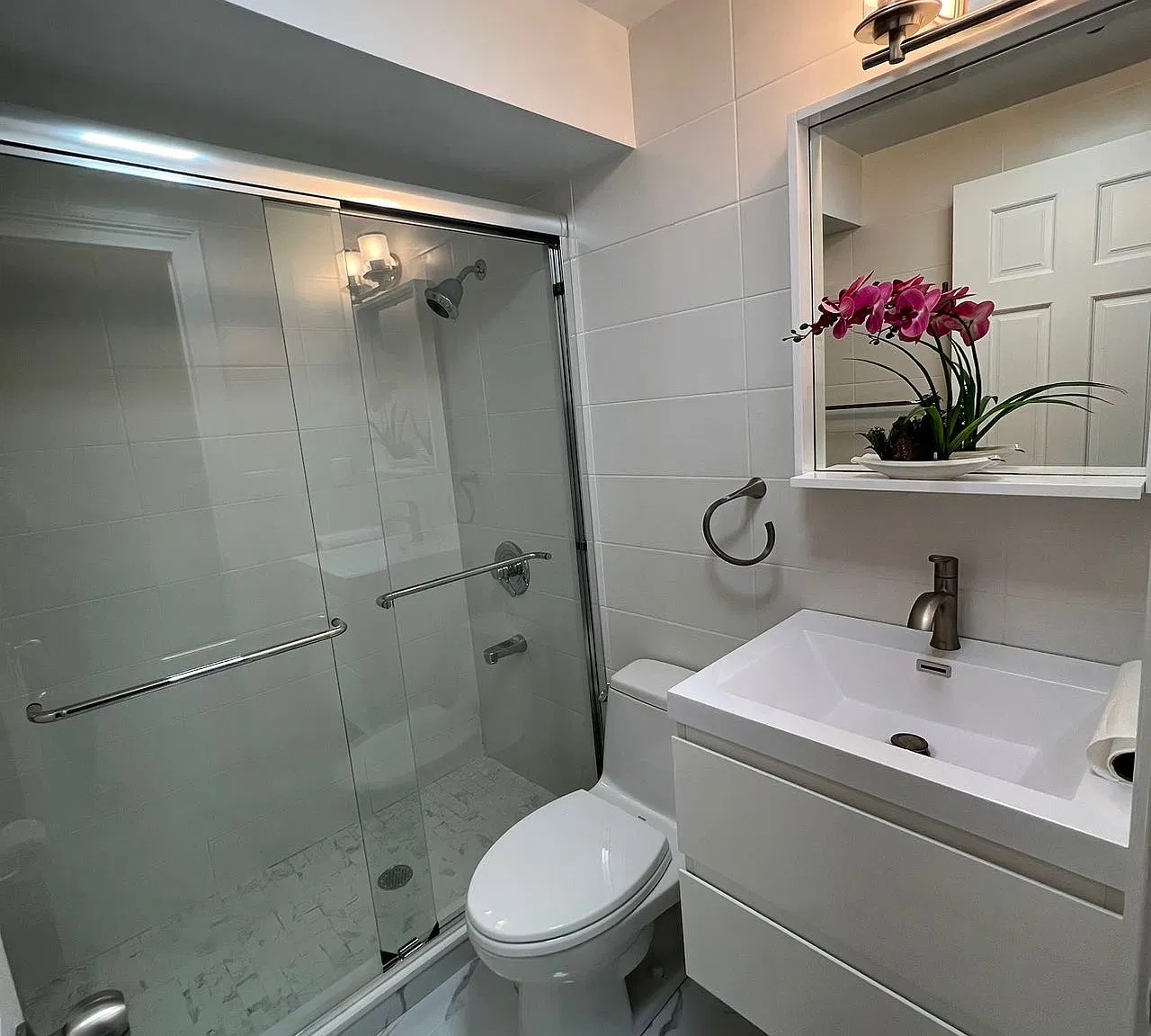2 bed, 850 sqft, $2,400 — Photo 2