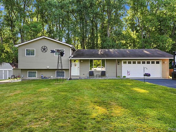 2nd image of 3744 Fish Lake Rd