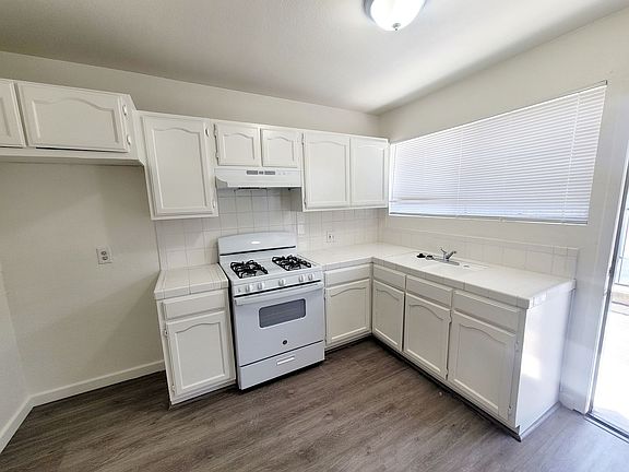 2nd image of 525 S Eremland Dr #527