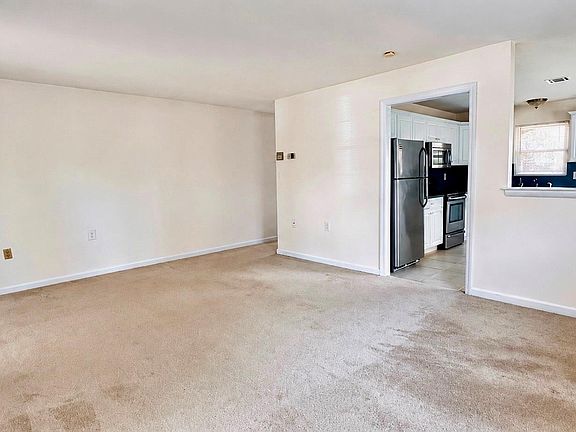 5th image of 257 Edinburgh Drive
