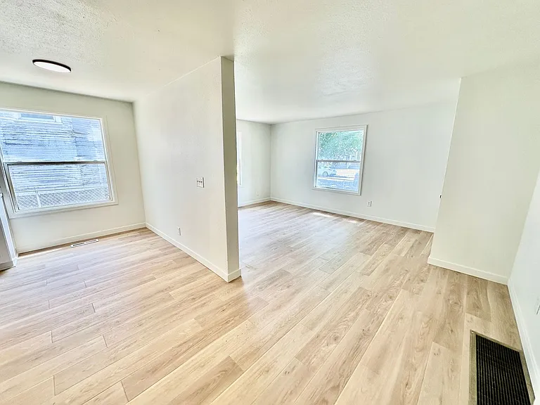 2022 W Dean Ave — Photo 16