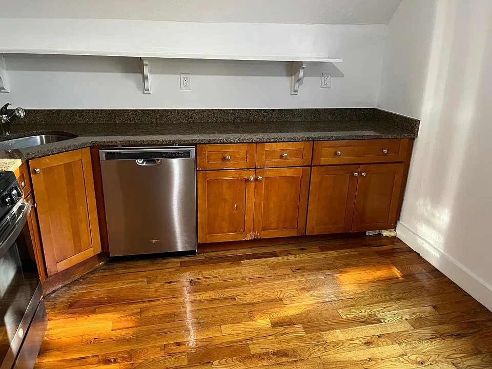 90 Devon St #3