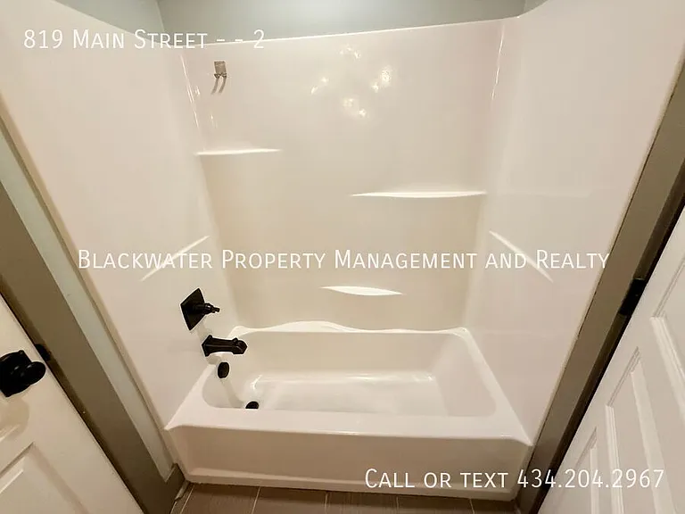 819 Main St #2 — Photo 7