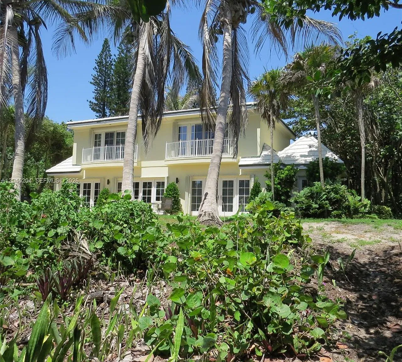 3 bed, 3.5 bath, 12717 sqft, $20,000 — Photo 2