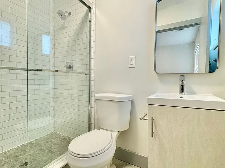 4112 NW 18th Ave — Photo 8