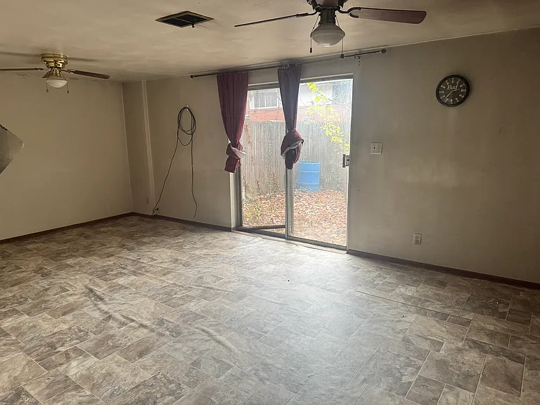 2340 Park Hill Dr — Photo 2
