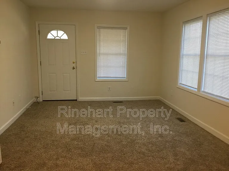 1444 Edgewood Dr — Photo 2