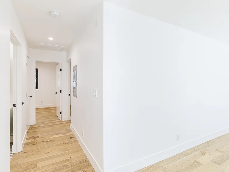 1657 Malcolm Ave — Photo 10