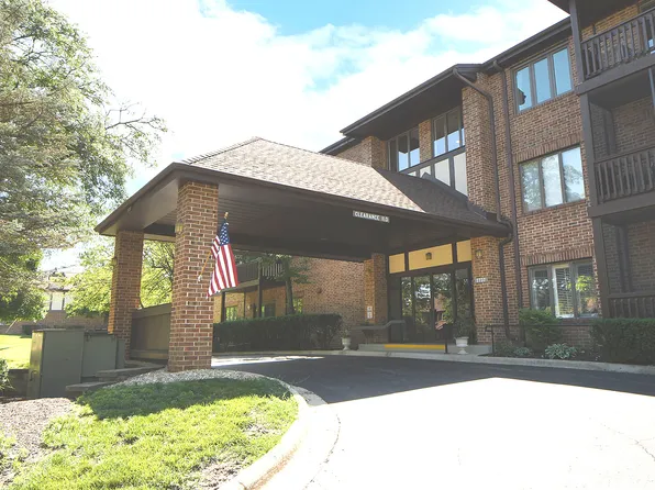 7737 W Golf Dr APT 303, Palos Heights, IL 60463