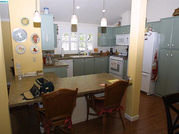 5th image of 1801 Paris Ln