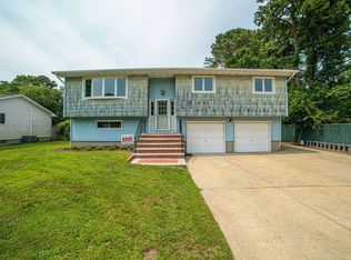 892 Chester Rd, Sayville, NY 11782