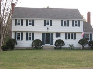 28 Crestwood Rd, Simsbury, CT 06070