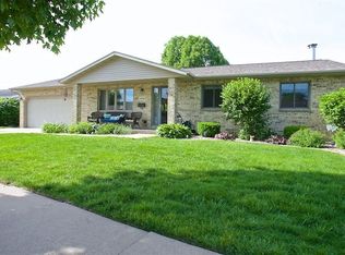 4946 Little Valley Dr, Dubuque, IA 52002