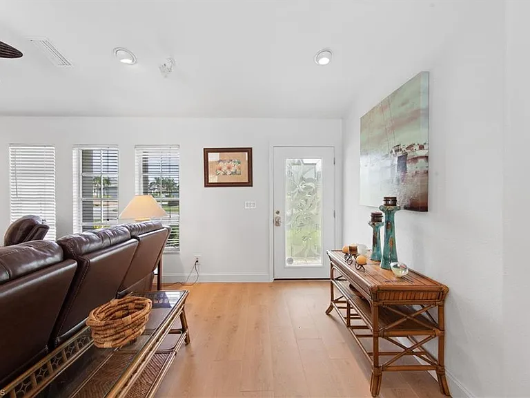 170 SW 52nd St — Photo 7
