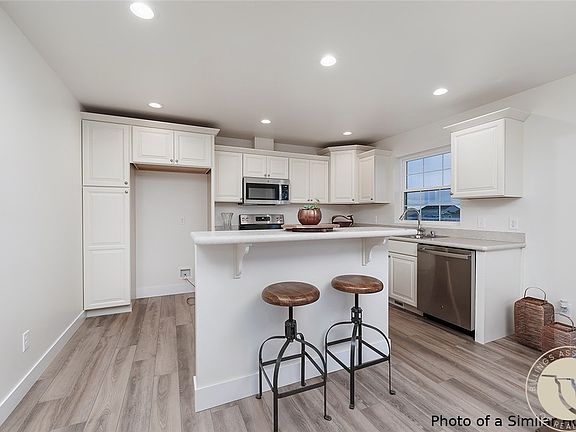 3rd image of 2249 Modera Ave