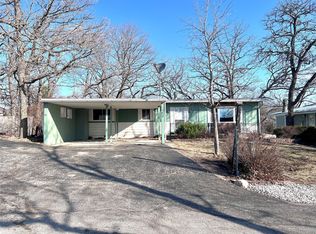 8103 Walts Point Dr, Dexter, IA 50070