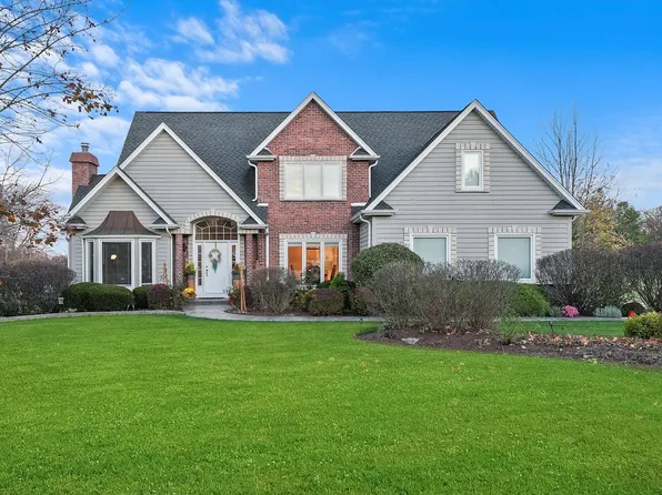 7N065 Littlehip Ct, St Charles, IL 60175