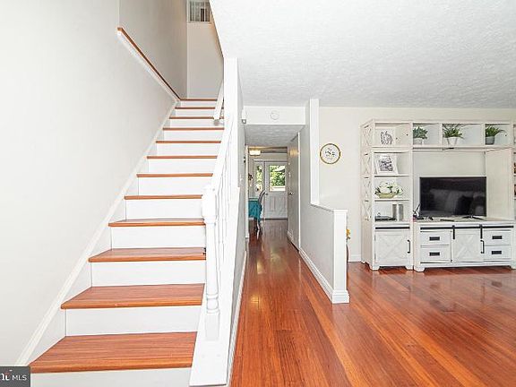 5th image of 10155 Wilmington St