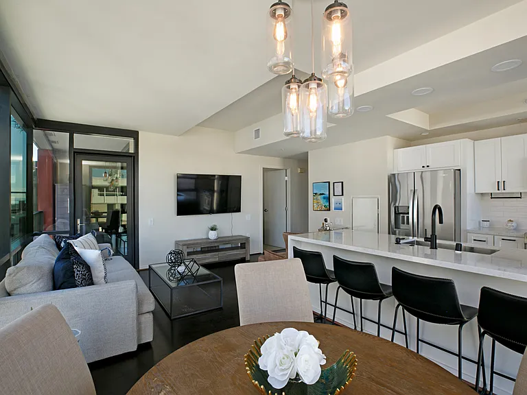 350 11th Ave #931 — Photo 3