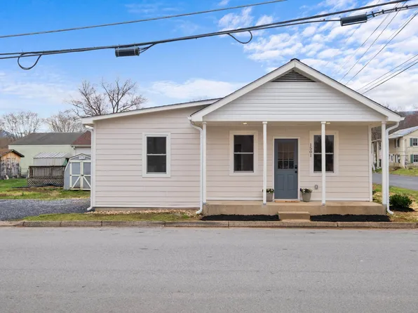 1501 2nd St, Waynesboro, VA 22980