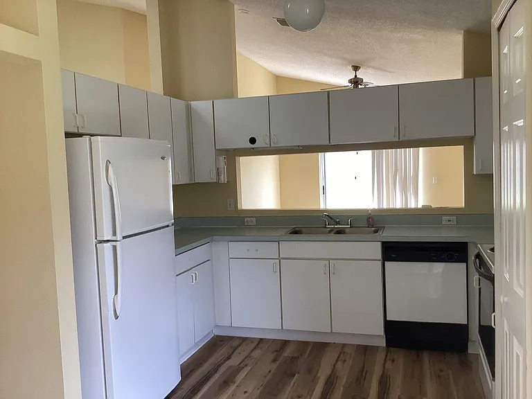 1021 Old Barn Rd — Photo 3
