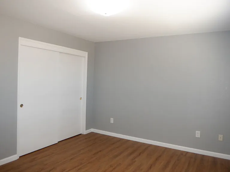 530 Las Colinas St — Photo 7