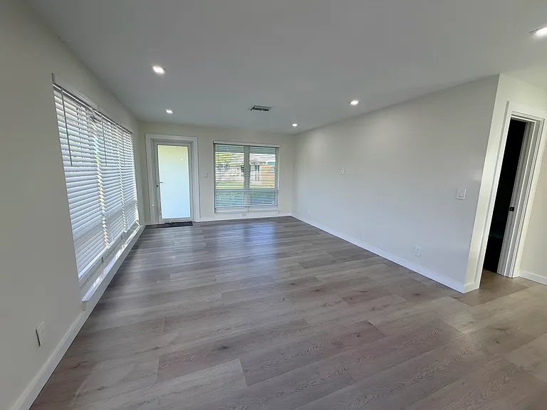 2070 NE 56th St #1 — Photo 10
