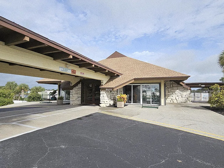 Gardens of Gulf Cove-clubhouse