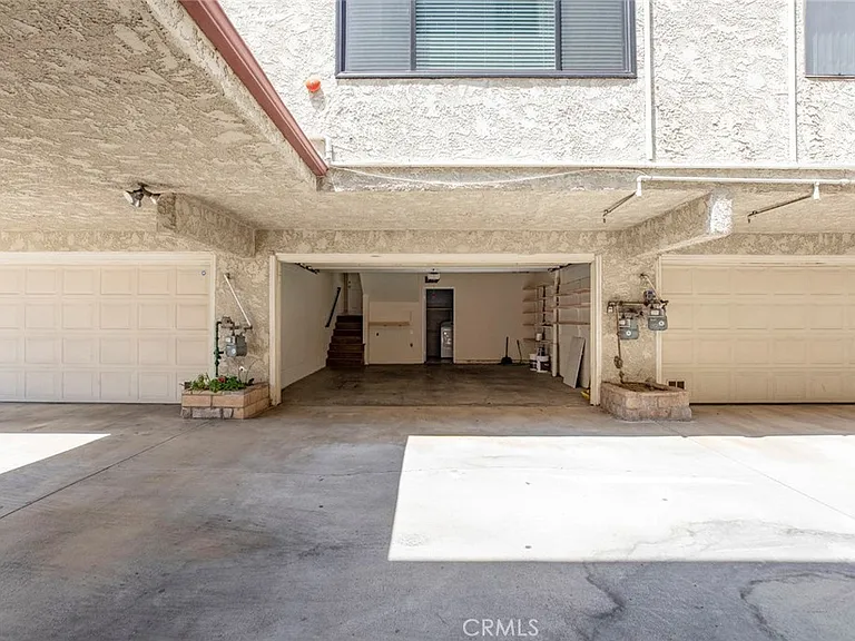 7409 Woodman Ave — Photo 38