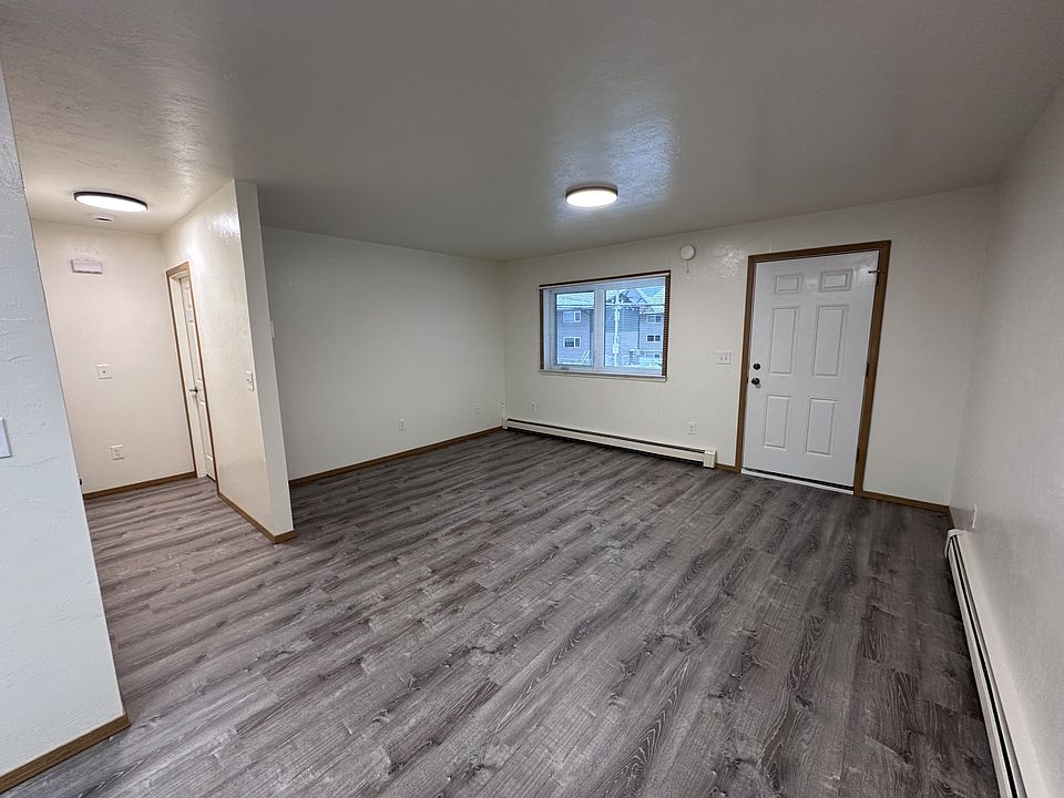 1st image of 2706 Turner St #4