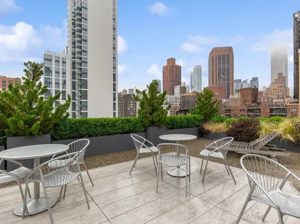 210 East 36th Street 9J image 5 of 5