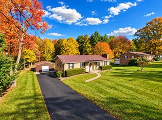 326 Mont Phillips Rd, Shady Spring, WV 25918