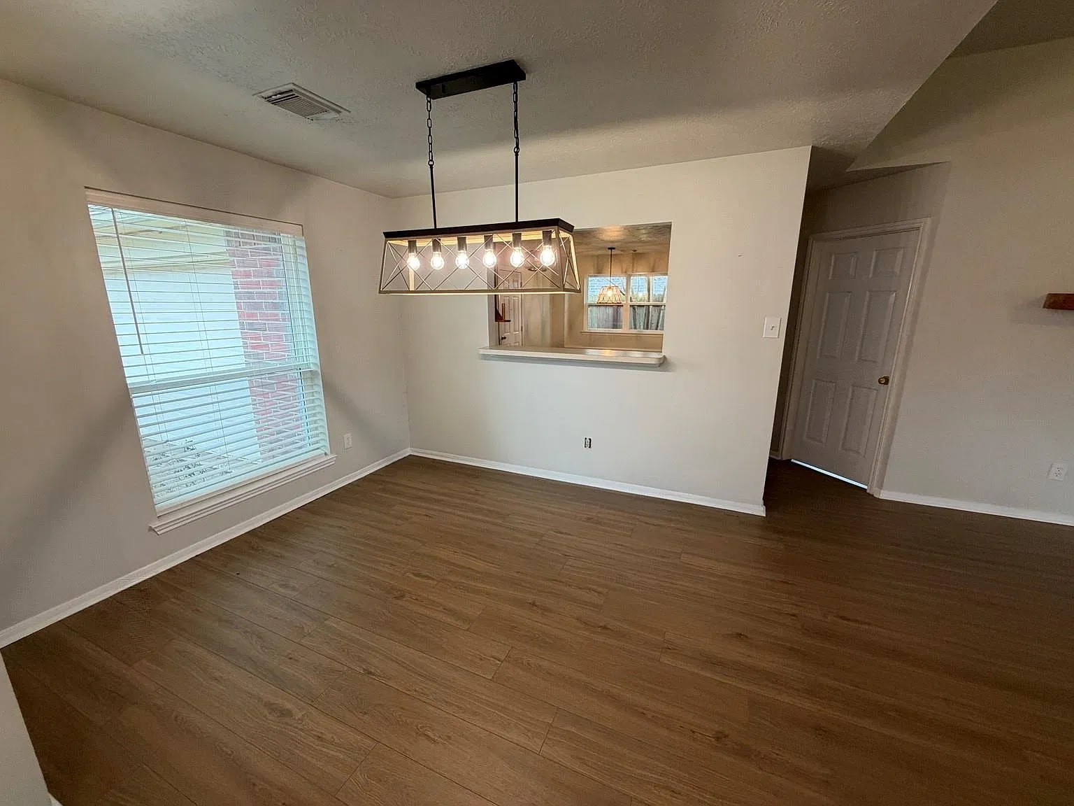 3 bed, 2.0 bath, 1634 sqft, $1,700 — Photo 2