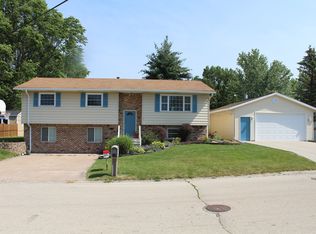 1107 West Ct, Colona, IL 61241
