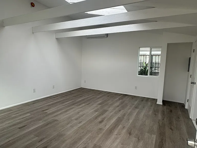 1204 N Normandie Ave — Photo 2