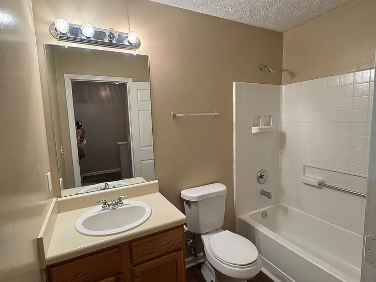 5869 Strathmoor Manor Cir — Photo 8