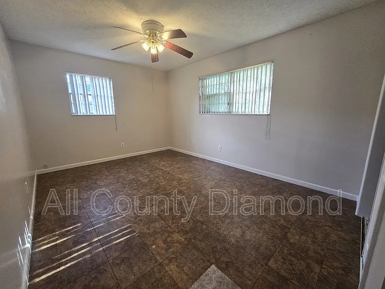 215 S Kimbrel Ave — Photo 13