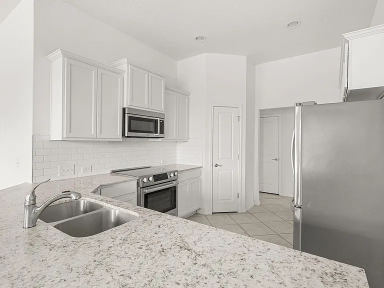 9909 Dalliance Ln — Photo 11