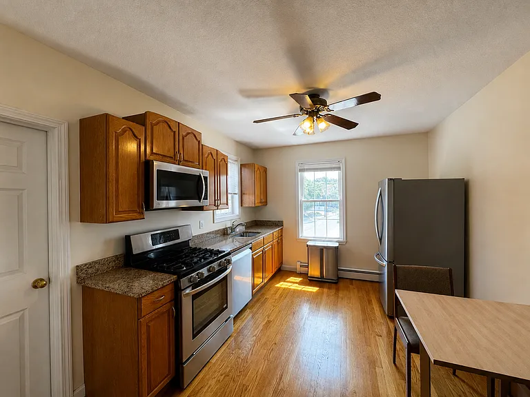 286 Salem St — Photo 1
