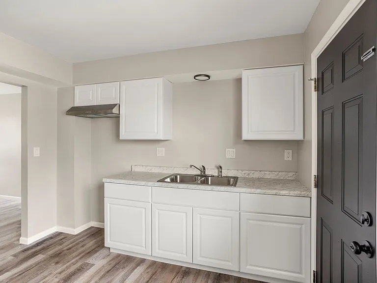 108 Irene St — Photo 8